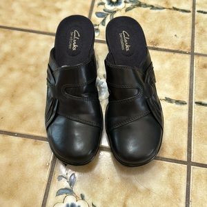 NWOT Clarks clogs size 8